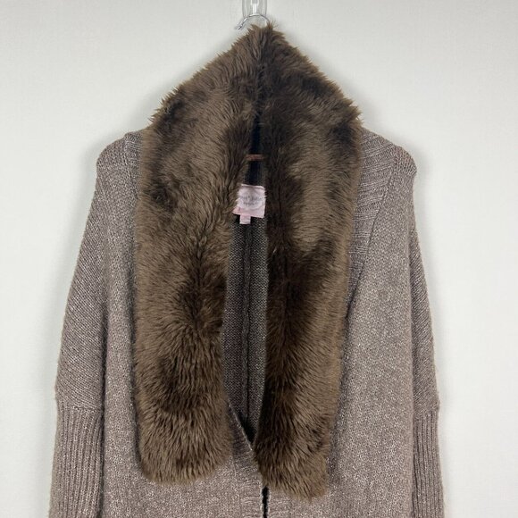 Romeo + Juliet Couture Cardigan Sweater Womens Medium Brown Faux Fur Dolman Knit - Picture 14 of 14